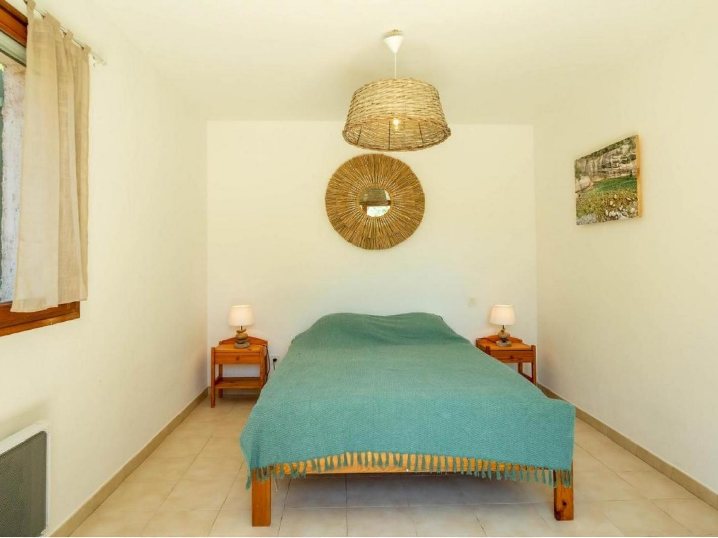 Chambre double indépendante plein pied côté piscine