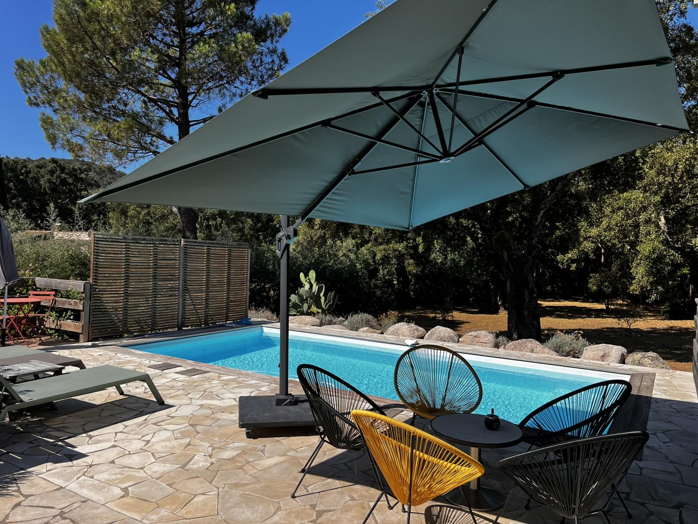 Terrasse et salon piscine