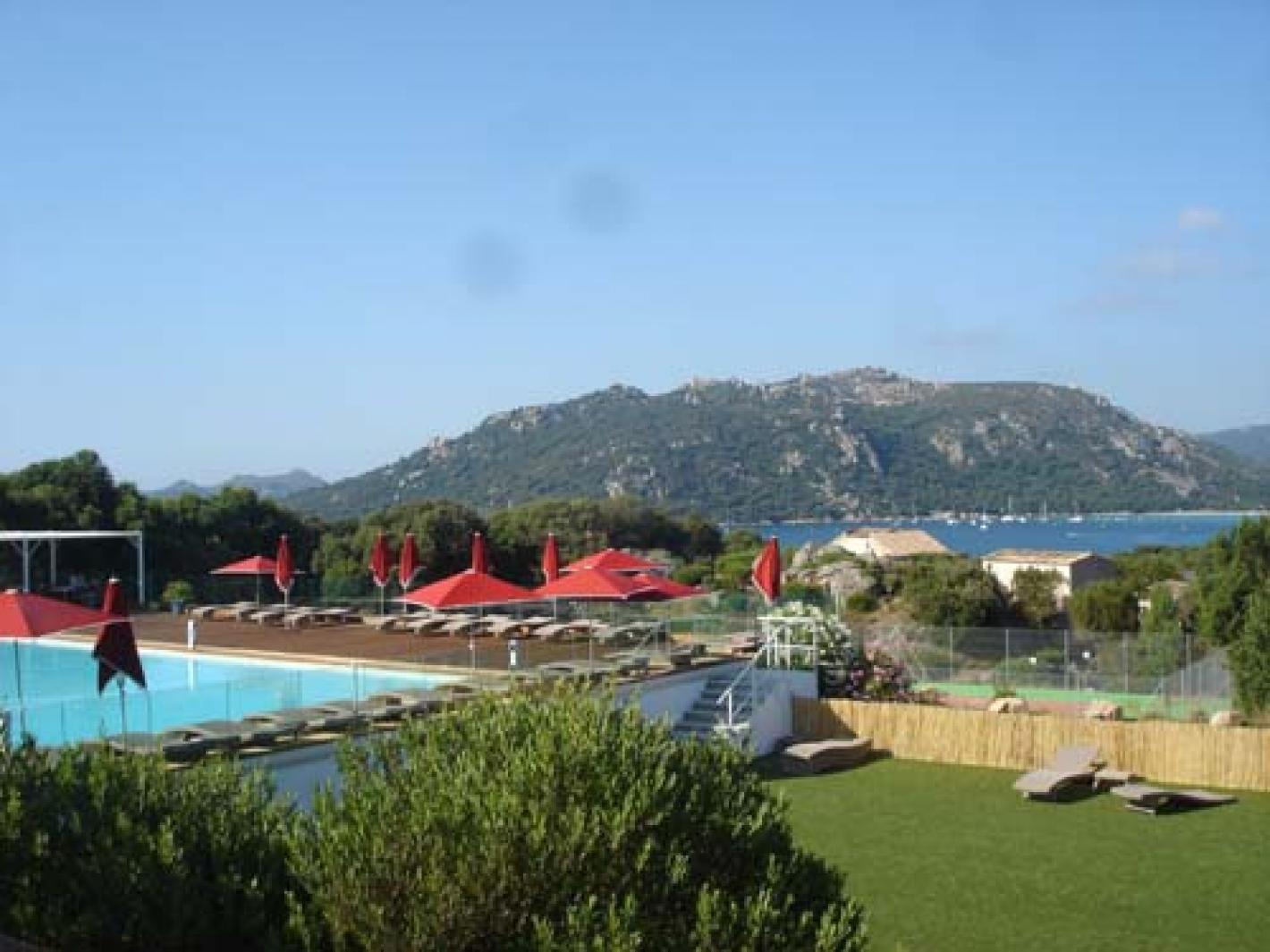 Piscine -Restaurant dans la résidence