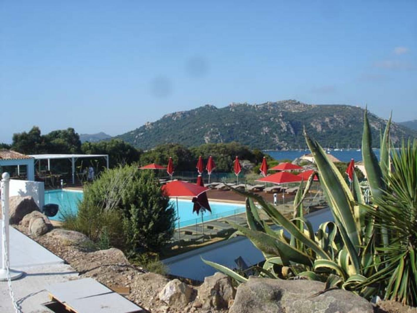Piscine -Restaurant dans la résidence